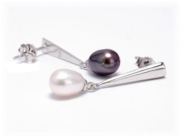 Exclamation Pearl Earrings
